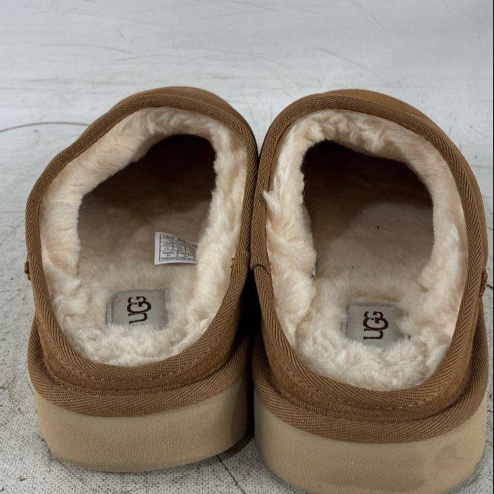 UGG®
Scuff Slipper - Picture 3 of 8